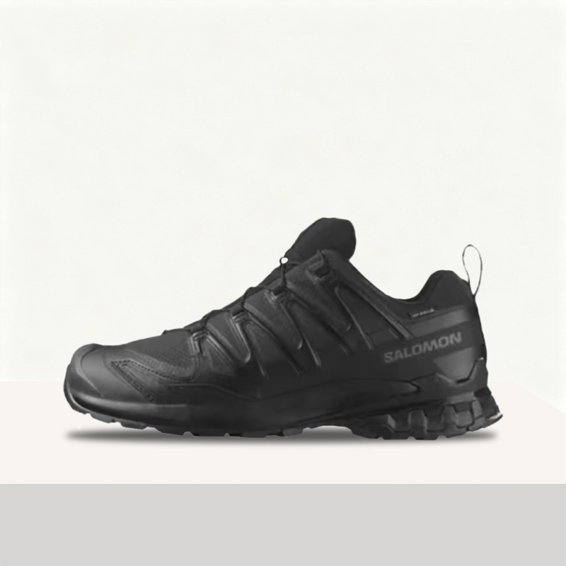 Salomon Shoes Xa Pro 3D - サロモン XA Pro 3D V8：スタイリッシュで高性能、クッション性があり、通気性とグリップ性に優れたローカットハイキングシューズ（ユニセックス）- ブラック